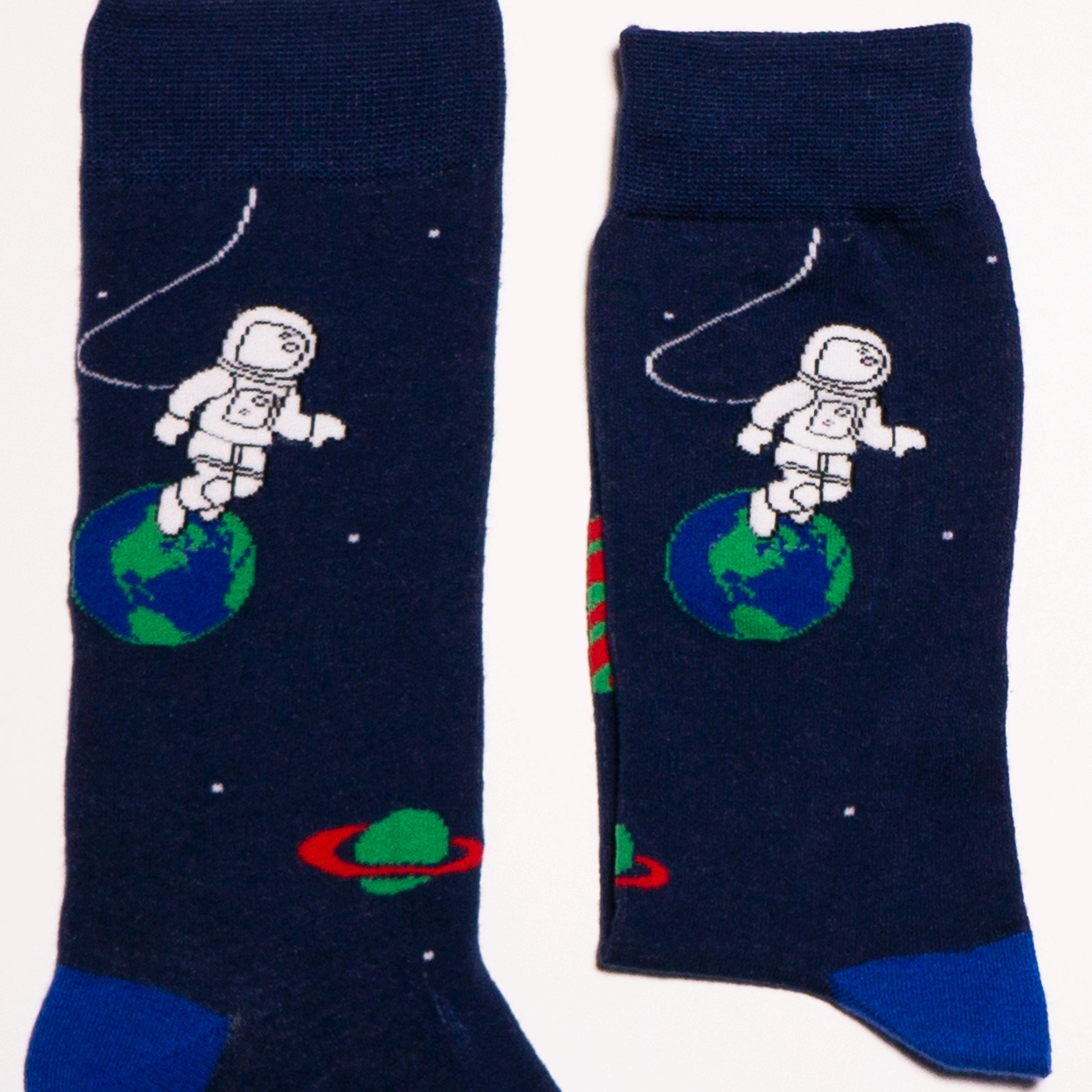 Socks that inspire us to remember those space exploration posters on our bed room walls and days spent dreaming of blasting off to meet aliens from far off planets. Space explorers, planets and tons of adventure awaits. Soft. Strong. Comfortable. Sustainable. Available in US Men’s 4-8 and 8-12